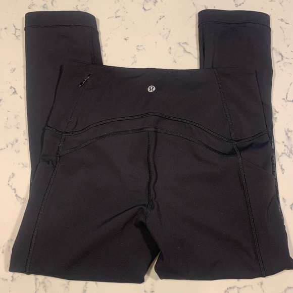 lululemon athletica Pants - Lululemon black cropped pants size 6